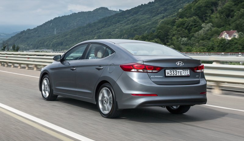 Hyundai Elantra 6
