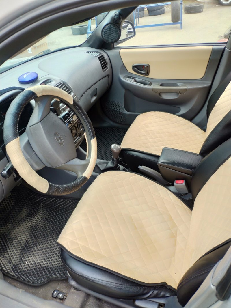 Hyundai Accent 2008 белый салон