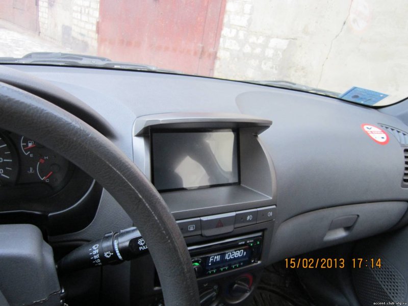 Hyundai Accent монитор в панели