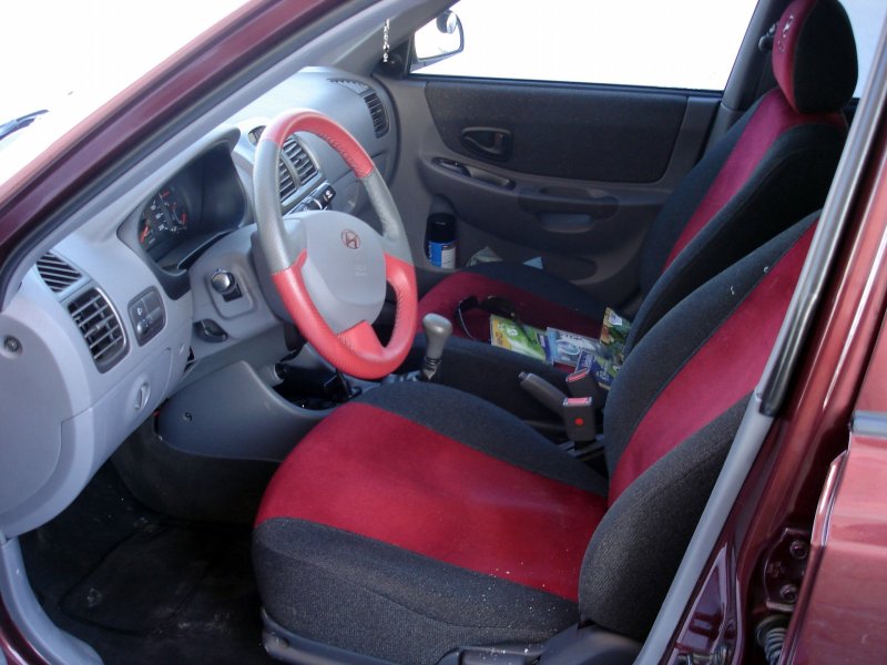 Hyundai Accent черный салон