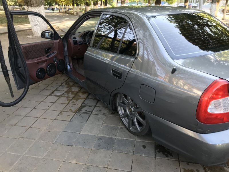 Hyundai Accent коричневый