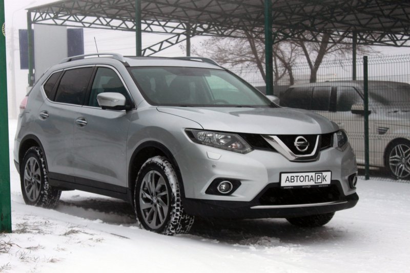 Nissan x-Trail серебристый металлик
