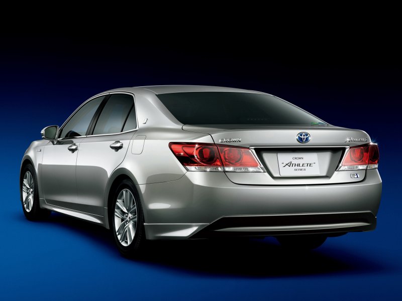 Toyota Crown athlete 2014