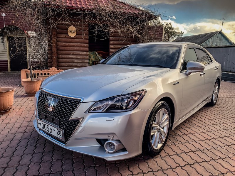 Toyota Crown Royal Saloon