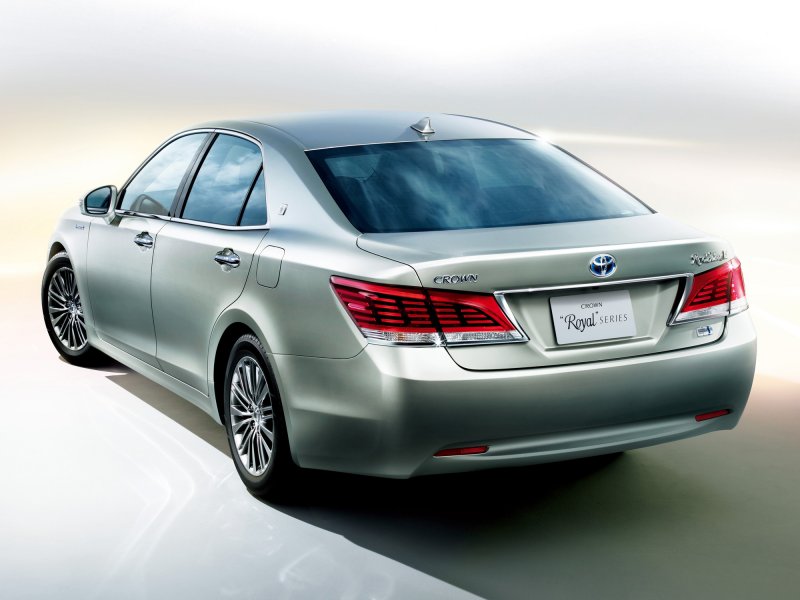 Toyota Crown 210 athlete