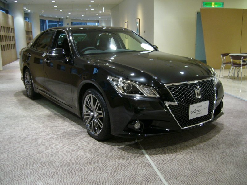 Toyota Crown athlete 2016