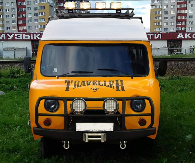 УАЗ 452 С оранжевыми маячками