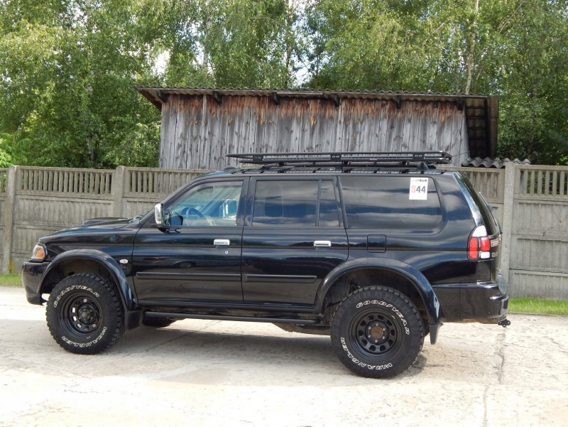 Mitsubishi Pajero Sport 1