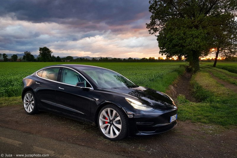 Электромобиль Tesla model 3