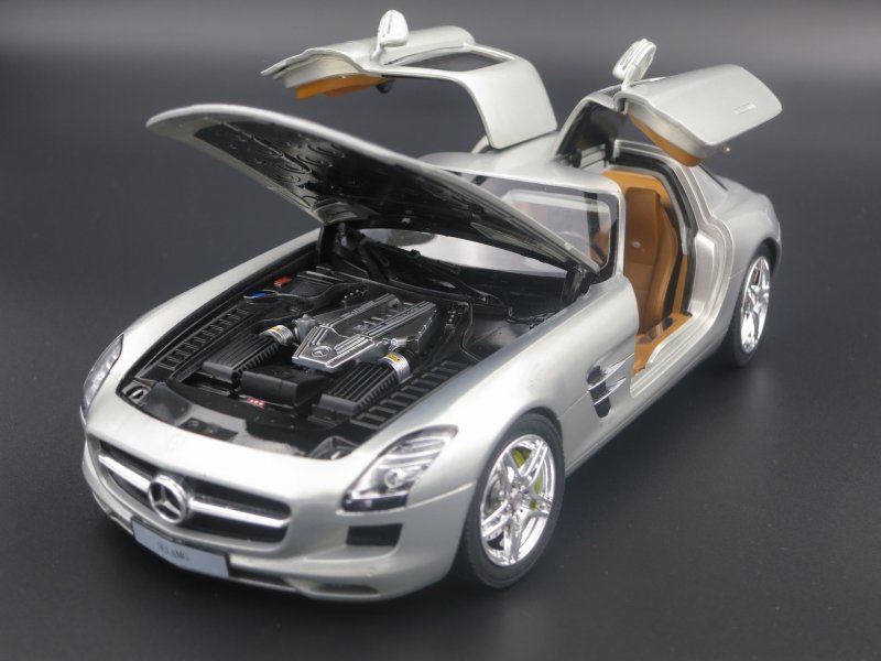 07100 Mercedes-Benz SLS AMG 1:24
