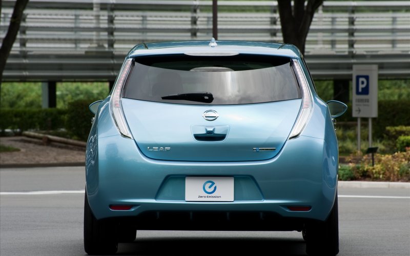 Nissan Leaf электромобиль