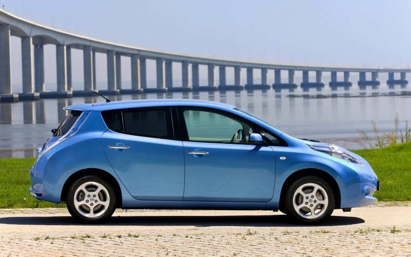 Nissan Leaf электромобиль