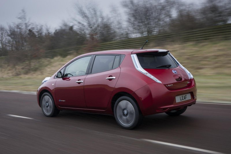 Red Nissan Leaf 2013