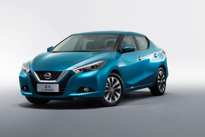 Nissan Lannia 2000