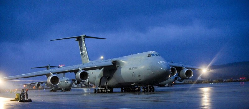 Lockheed c-5 Galaxy и ил-76
