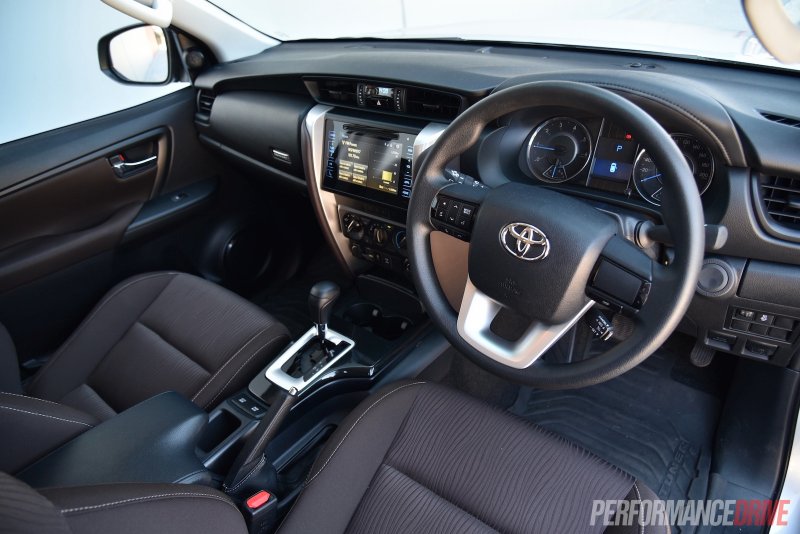 Toyota Fortuner 2017 салон