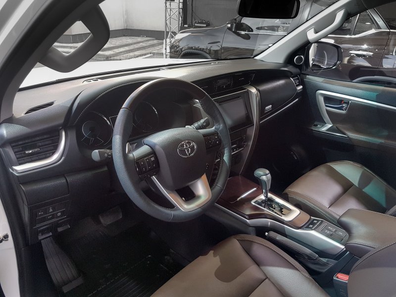 Toyota Fortuner 2017 салон