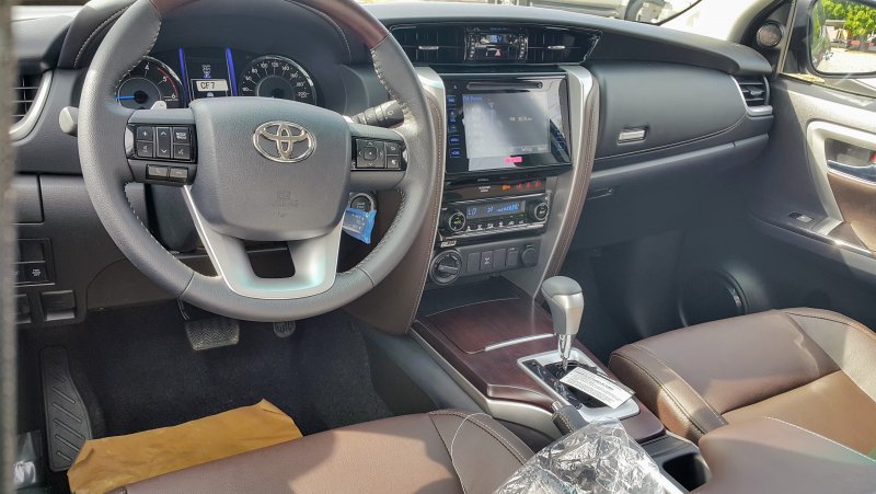 Toyota Fortuner 2018 салон