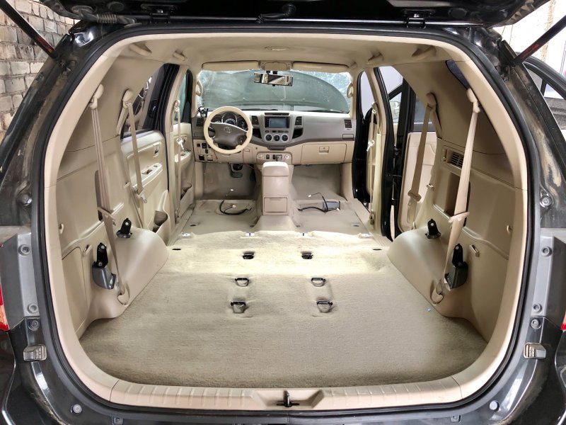 Toyota Fortuner 2 салон