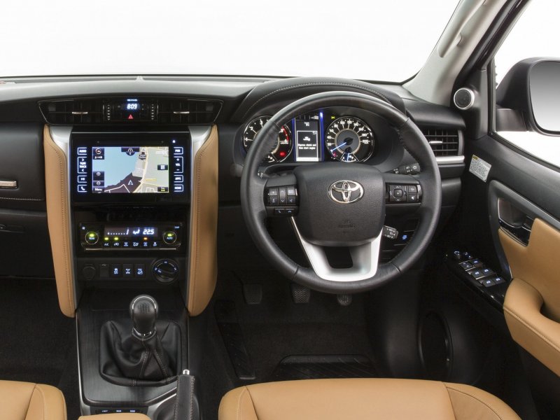 Toyota Fortuner 2018 салон