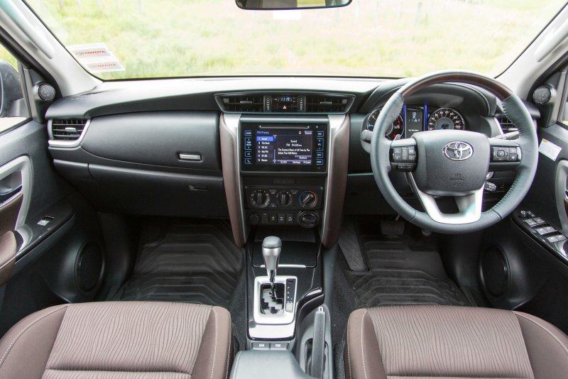 Toyota Fortuner 2.7 салон