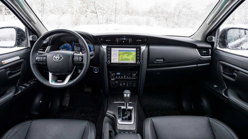 Toyota Fortuner 2018 салон