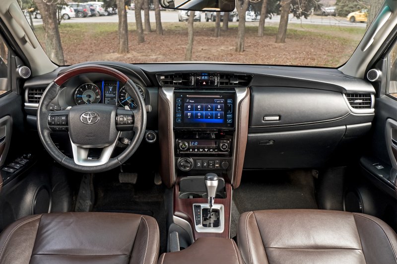 Toyota Fortuner 2020 салон