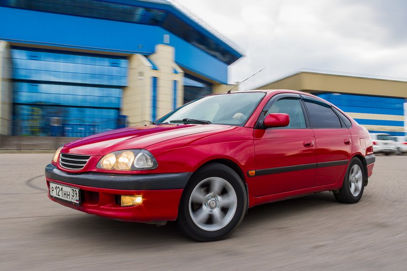 Тойота Авенсис 1998г