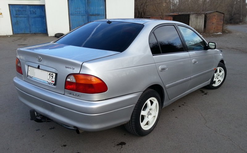 Avensis 1998 2.0 Sol