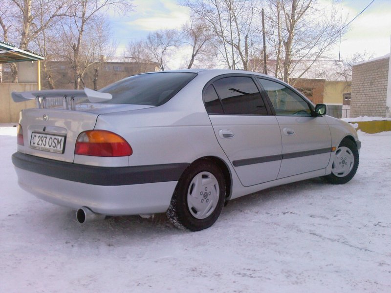 Тойота Авенсис 1998 года