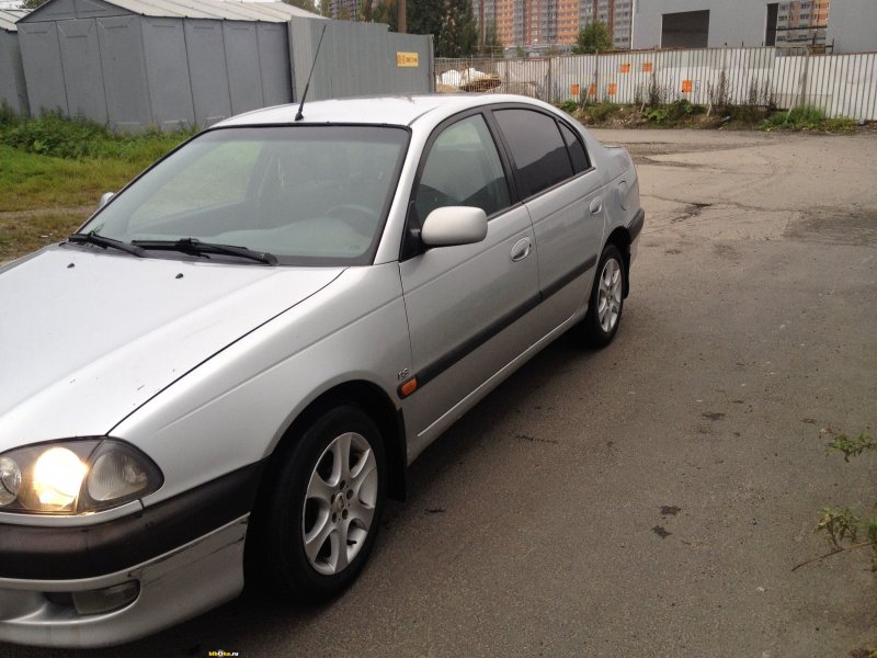 Тойота Avensis 1998