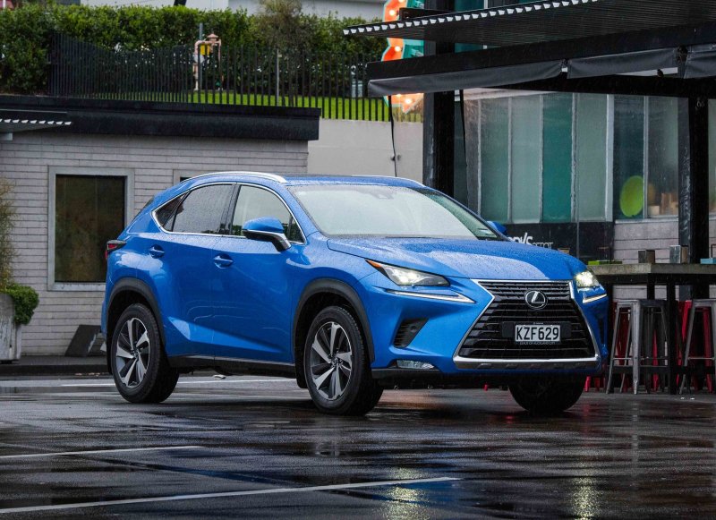 Lexus NX 2018 синий