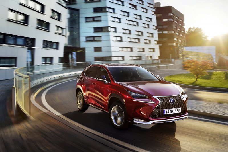 Машина Lexus NX 300