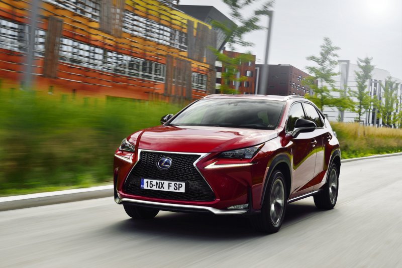 Lexus NX 300h i