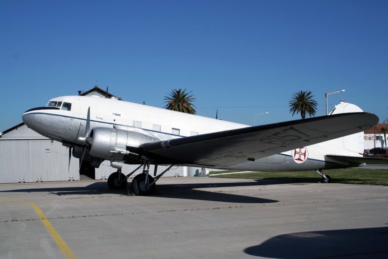 Douglas DC-3-178