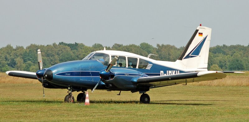 Piper Aztec pa23