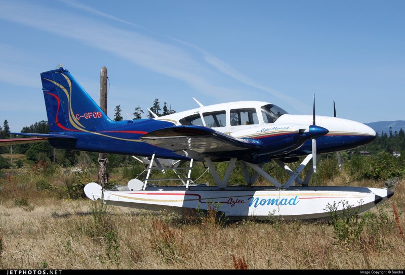 Piper pa-23−250