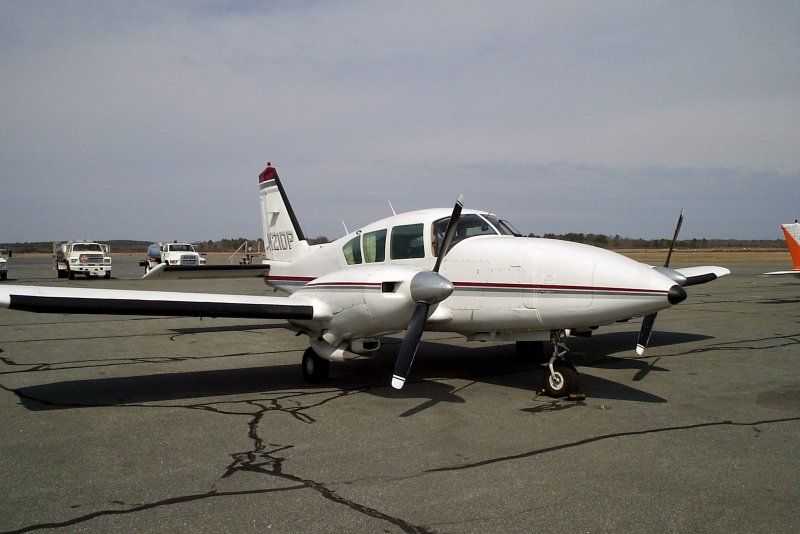 Самолет Piper Aztec