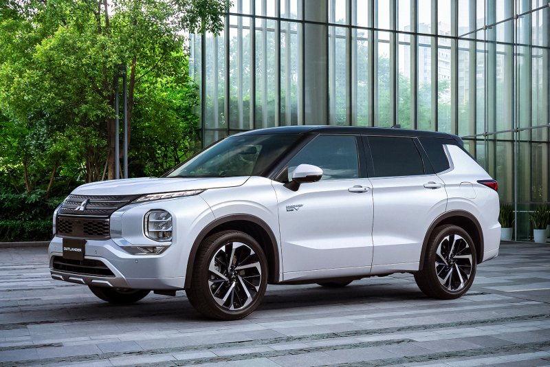 Outlander III 2014 2.4 CVT 167 Л С