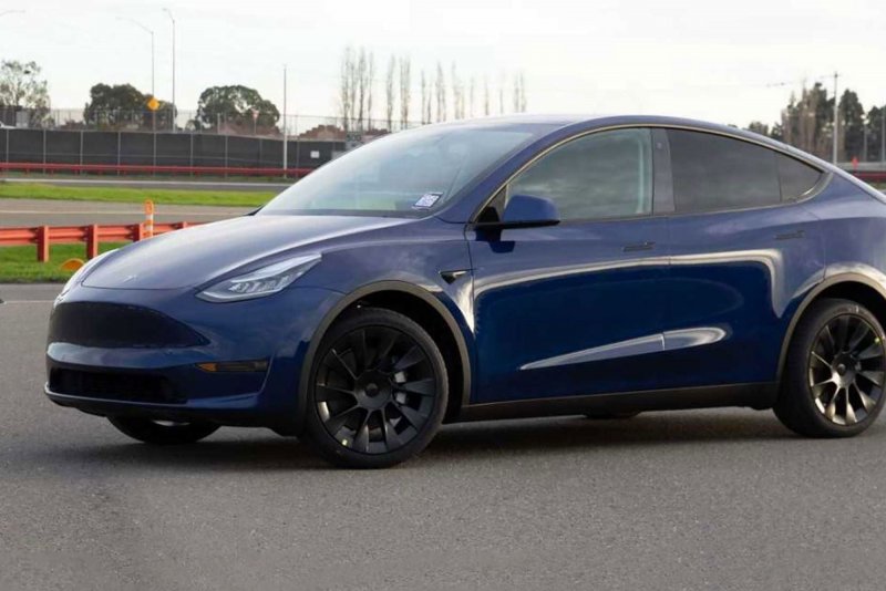 Тесла кроссовер model y
