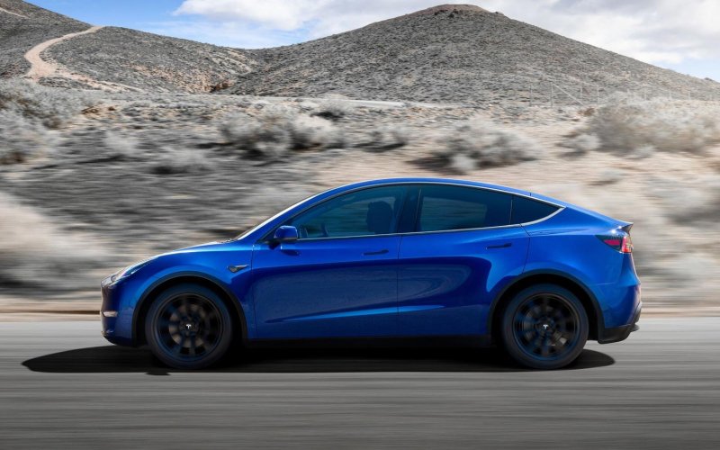 Кроссовер Tesla model y
