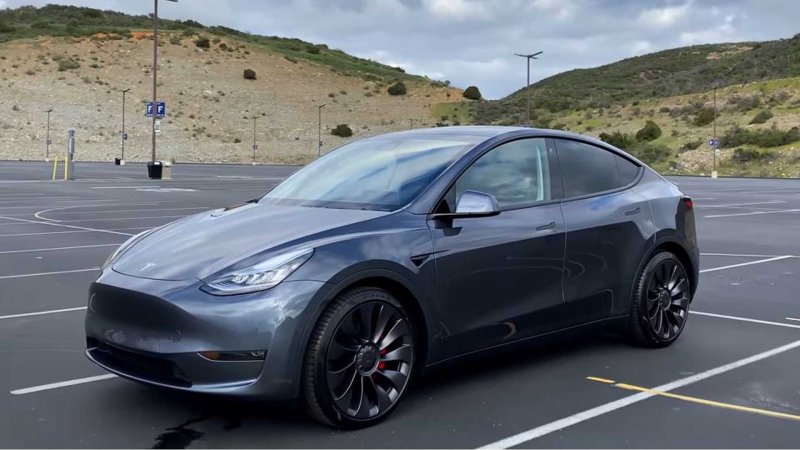 Кроссовер Tesla model y