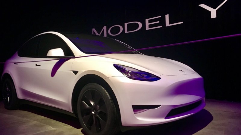 Машина Tesla model y