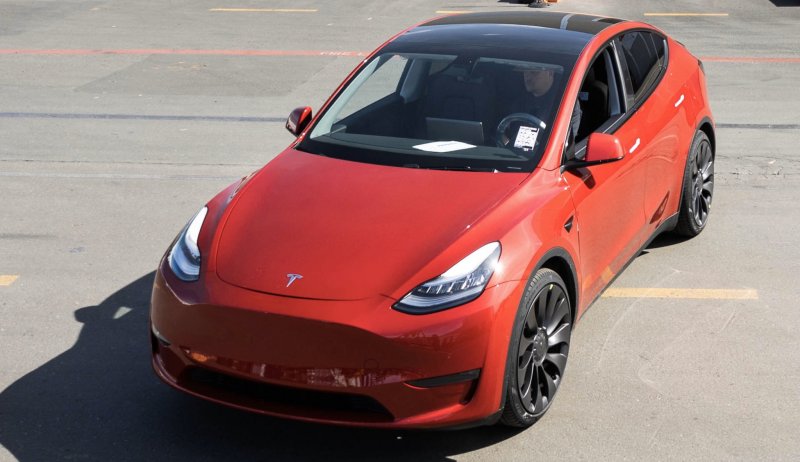 Tesla model y 2020