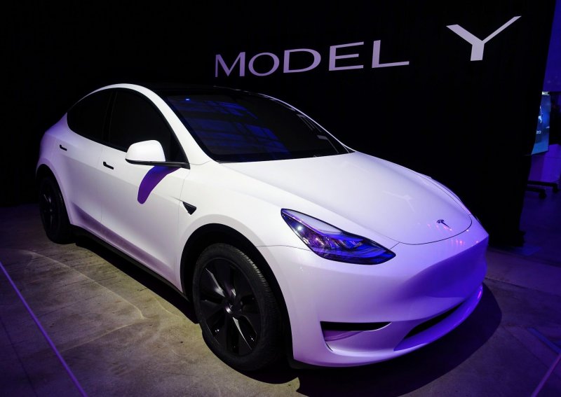 Модель y Tesla