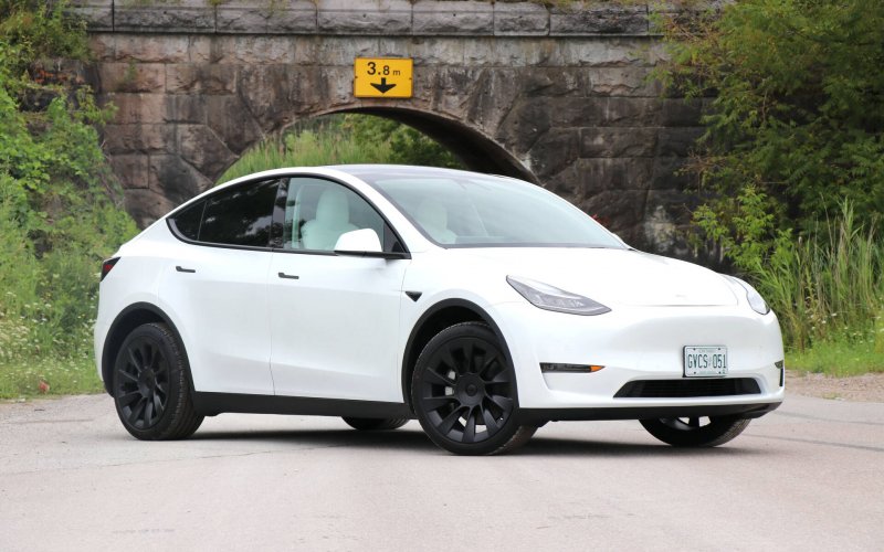 Кроссовер Tesla model y