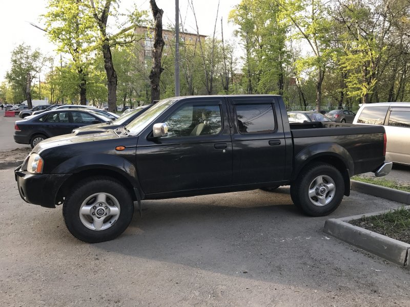 Ниссан пикап МП 300 торцевой