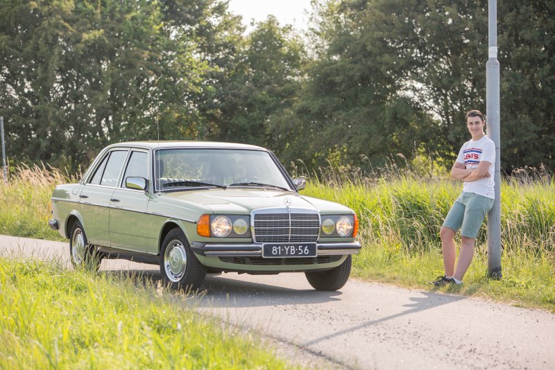 Mercedes w123 зеленый
