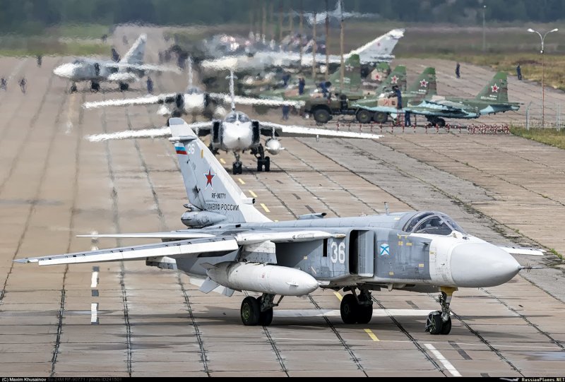 Самолет Су 24м кабина