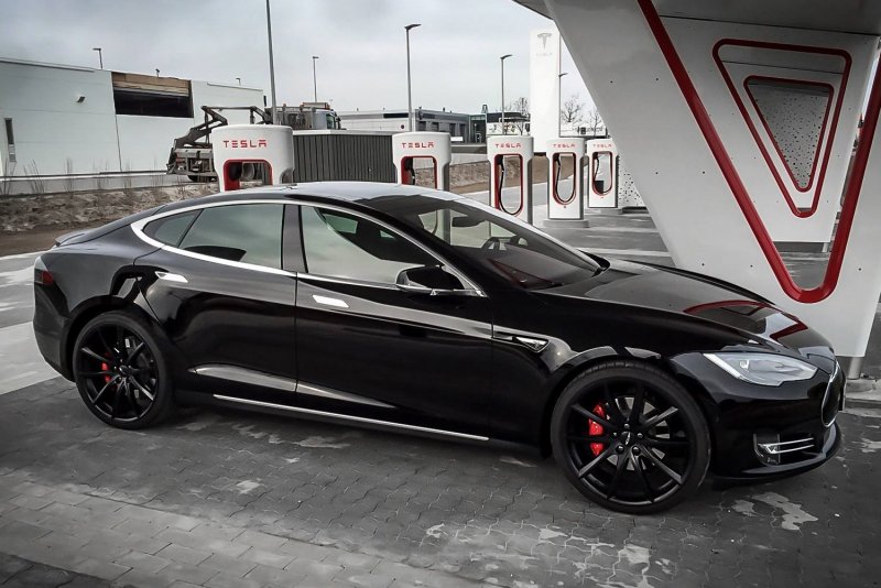 Машина Tesla model x 2018